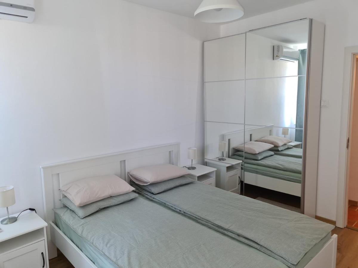 Rene'S Leisure Apartment Bucharest Exterior photo