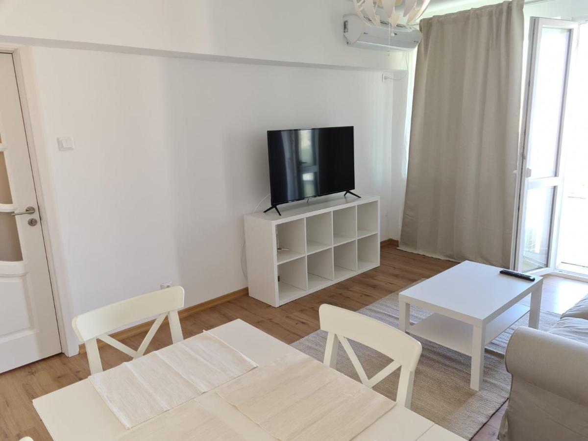 Rene'S Leisure Apartment Bucharest Exterior photo